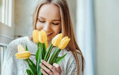 ¿Qué día y por qué se regalan flores amarillas en septiembre en Colombia?