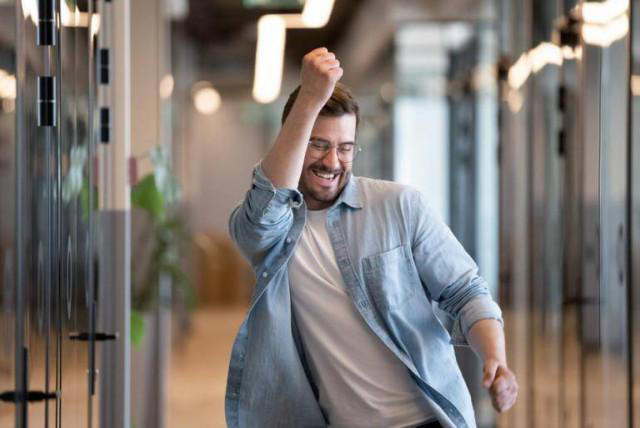 Las cuatro frases claves para la felicidad que se deben repetir todos los días Las cuatro frases claves para la felicidad que se deben repetir todos los días