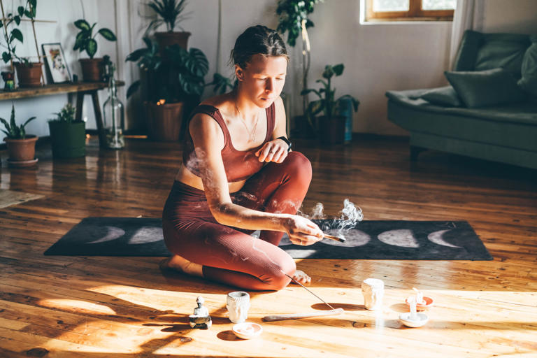 Mejores rituales y amuletos para alejar la envidia en el trabajo, según la astrología Mejores rituales y amuletos para alejar la envidia en el trabajo, según la astrología