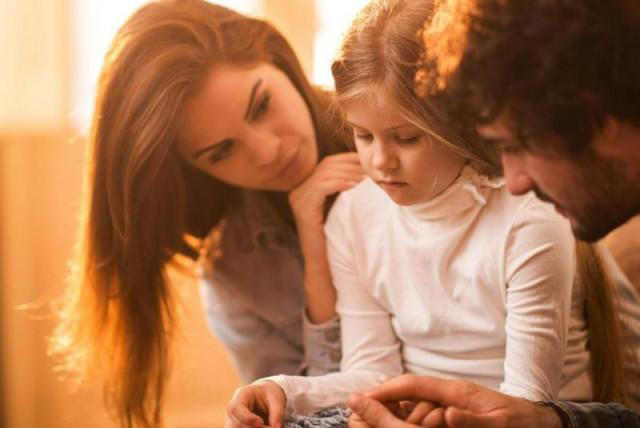 Lo que hacen los padres que crían niños emocionalmente fuertes, según terapeuta Lo que hacen los padres que crían niños emocionalmente fuertes, según terapeuta